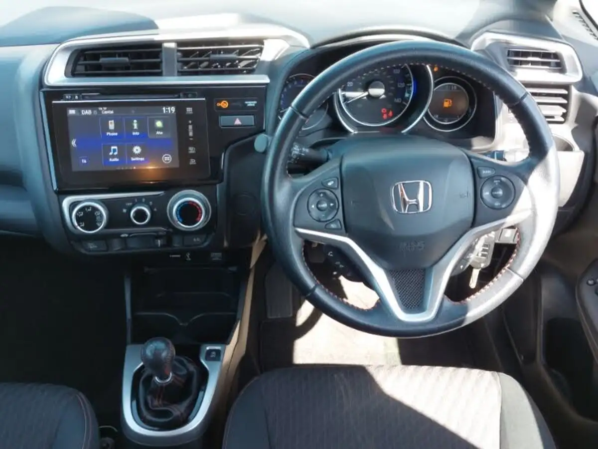 2019-honda-jazz-15-i-vtec-sport-big-6
