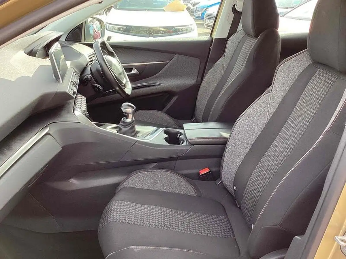 2019-peugeot-3008-suv-big-26