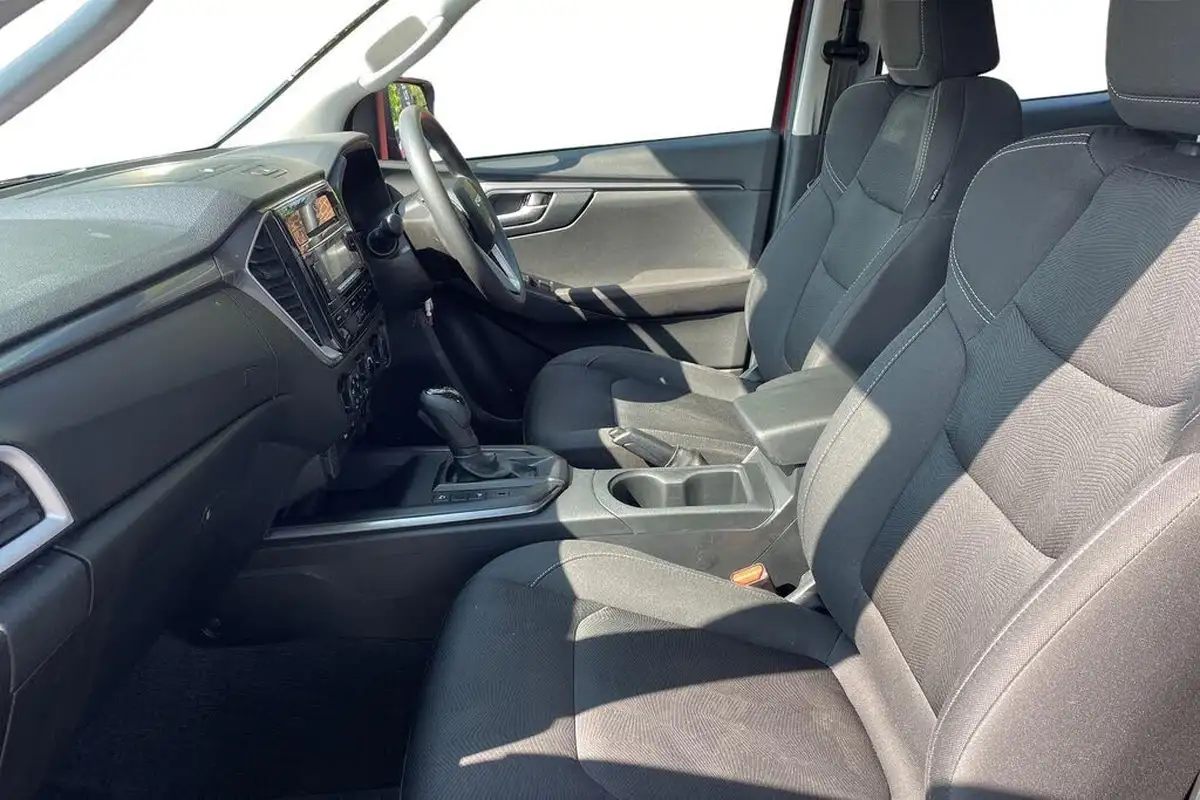 2021-isuzu-d-max-19td-dl20-double-pickup-auto-big-6