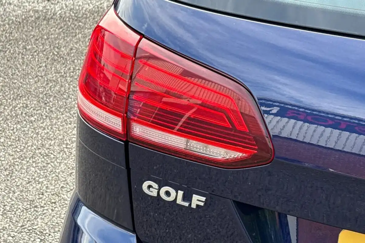 2017-volkswagen-golf-14-tsi-ss-estate-5d-dsg-big-28