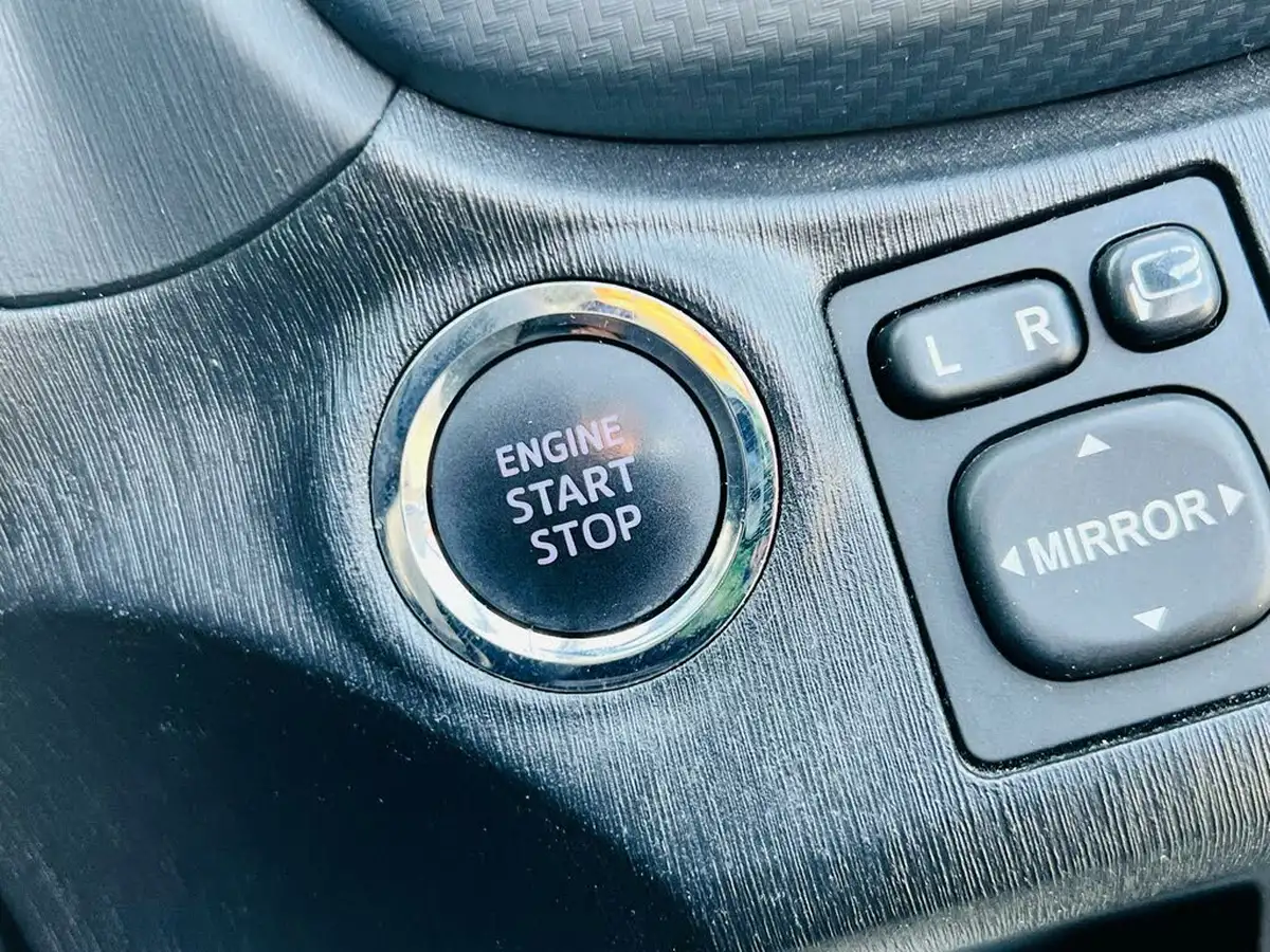 2013-toyota-yaris-133-tr-5d-m-drive-s-big-24