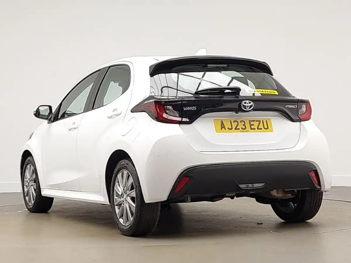 2023-toyota-yaris-15-vvt-i-icon-big-1