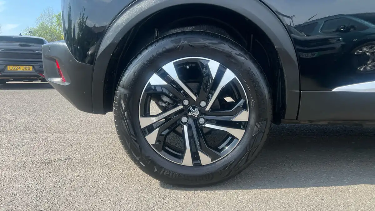 2022-peugeot-2008-suv-12-puretech-allure-premium-100bhp-big-15