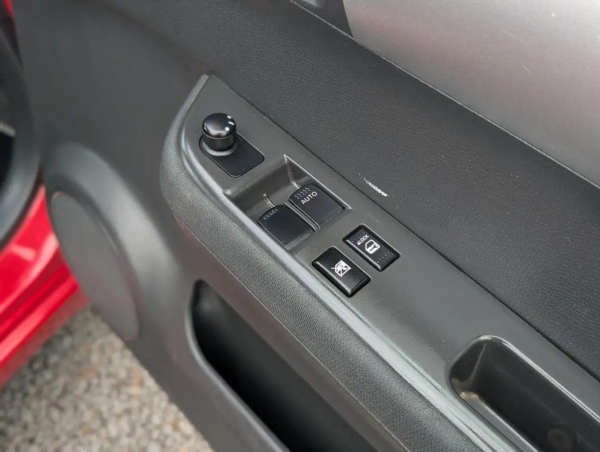2008-suzuki-swift-15-glx-3d-big-30
