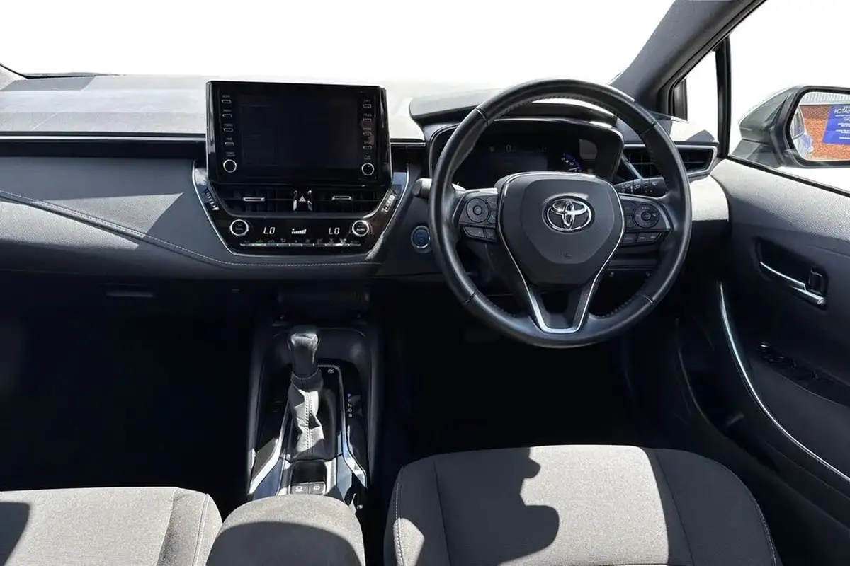 2022-toyota-corolla-18-vvt-i-icon-tech-trk-hatchback-5d-big-17