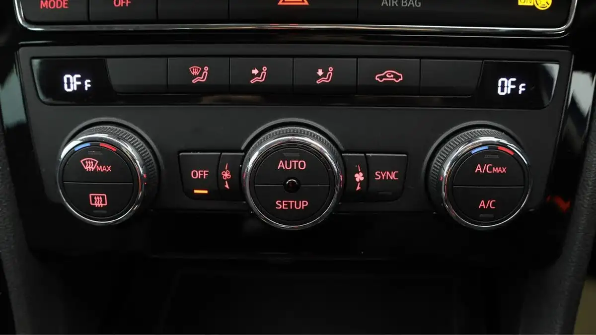 2020-seat-leon-15-tsi-evo-fr-black-edition-150ps-hatchback-big-11