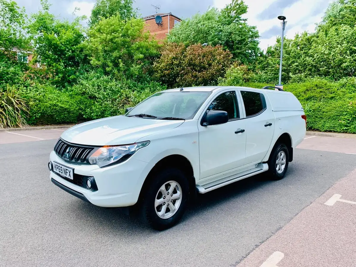 2019-mitsubishi-l200-24di-d-4life-eu6b-double-pickup-big-4