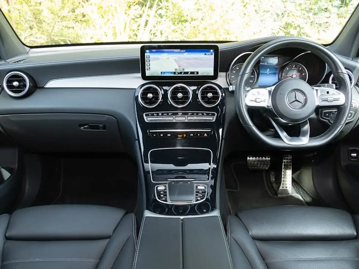 2022-mercedes-benz-glc-class-20d-glc220d-amg-line-195ps-station-wagon-5d-1950cc-4matic-plus-big-2