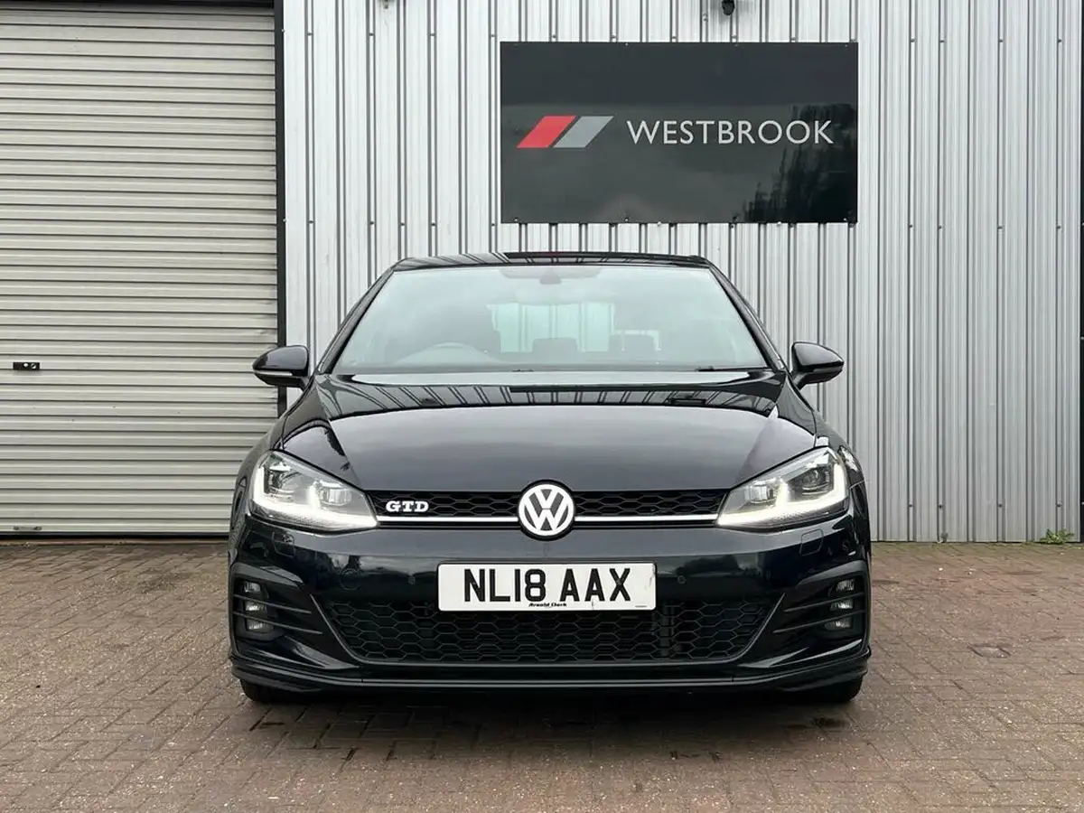 2018-volkswagen-golf-20tdi-gtd-hatchback-5d-big-10