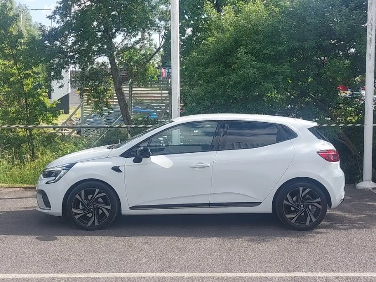 2023-renault-clio-16-engineered-big-3