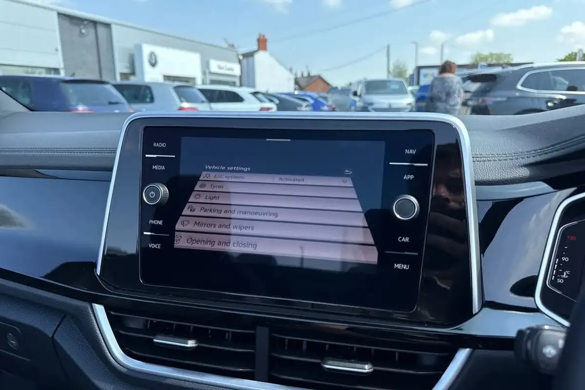 2024-volkswagen-t-roc-15-tsi-r-line-convertible-2d-dsg-big-48
