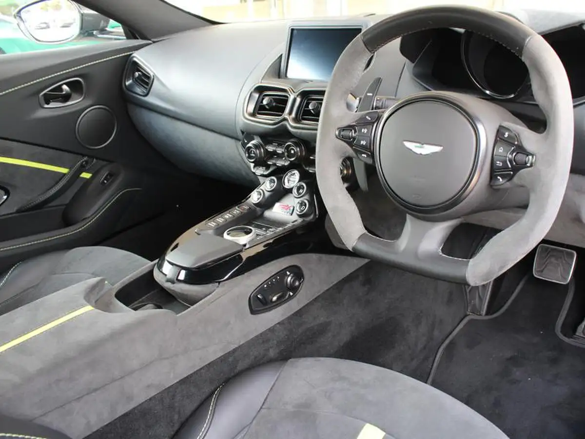 2022-aston-martin-vantage-40-v8-vantage-f1-roadster-big-2