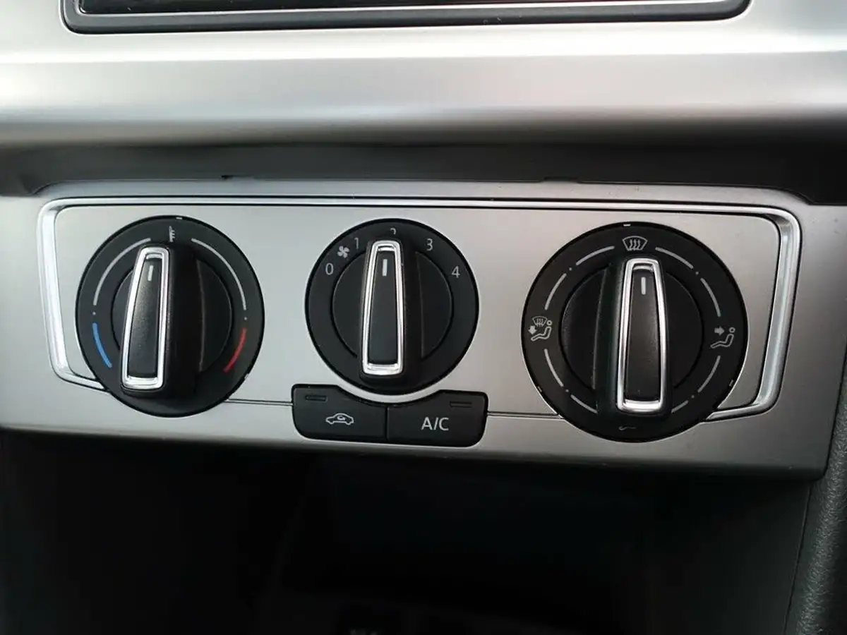 2017-volkswagen-polo-10-beats-65ps-ss-5d-big-24