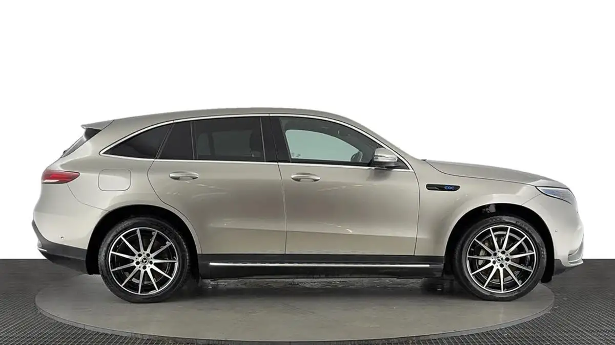 2022-mercedes-benz-eqc-e-eqc-400-amg-line-big-2