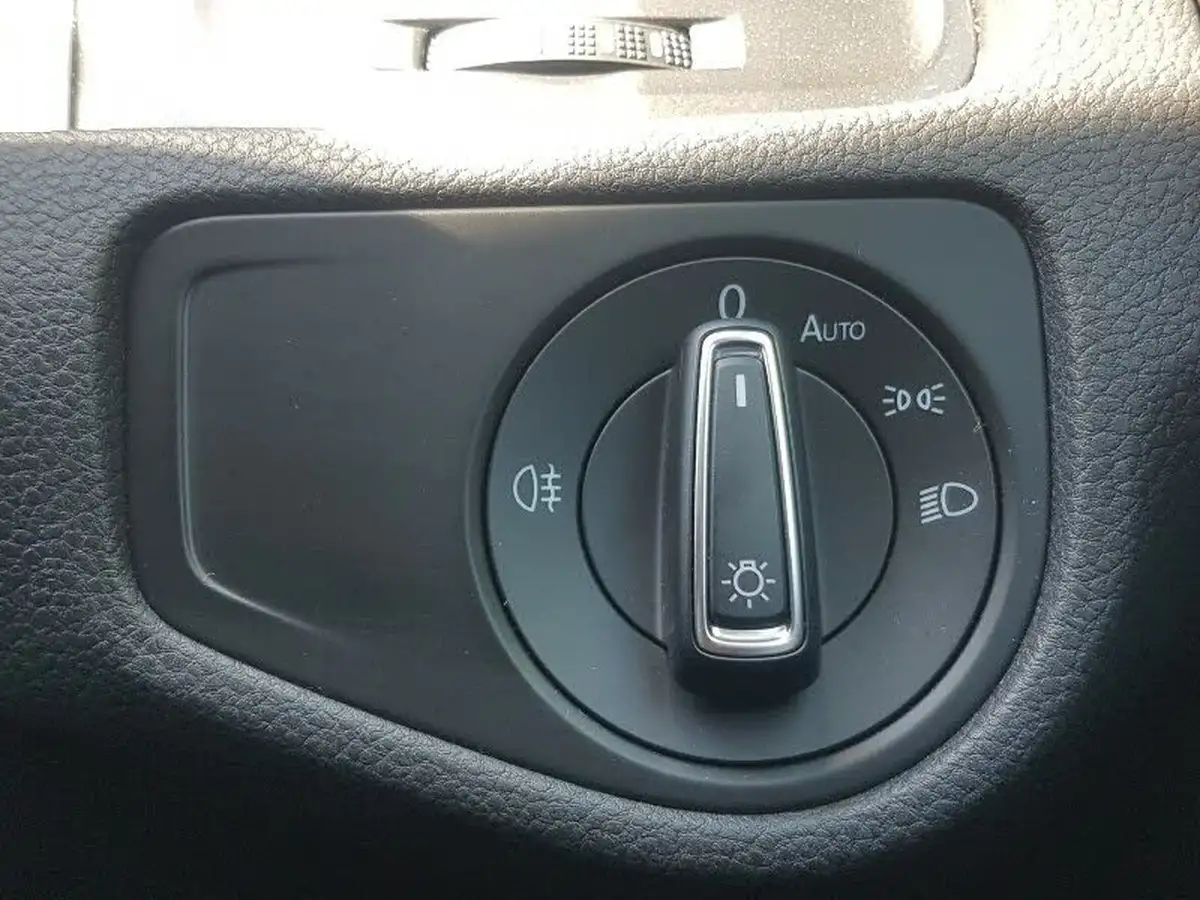 2018-volkswagen-golf-10-tsi-se-nav-115ps-hatchback-5d-big-10