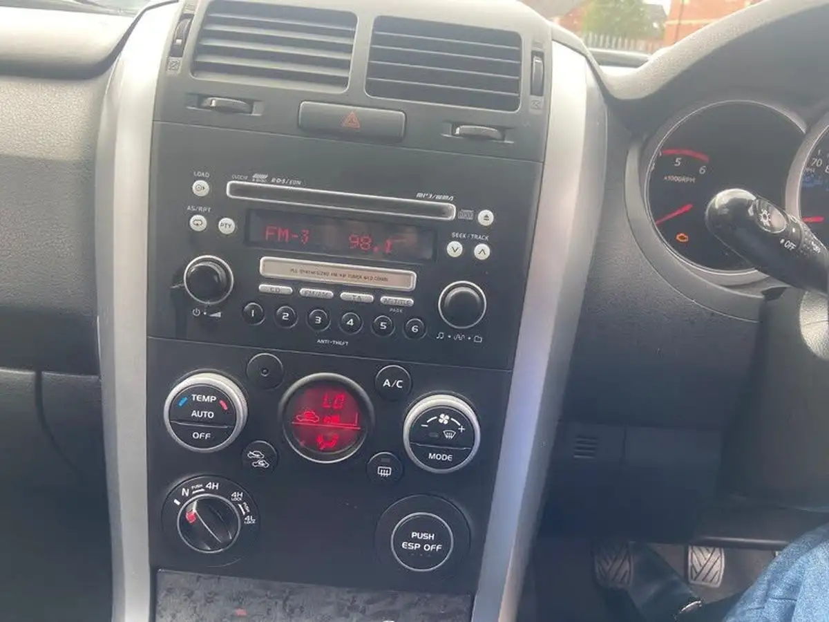 2010-suzuki-grand-vitara-19td-sz5-big-22