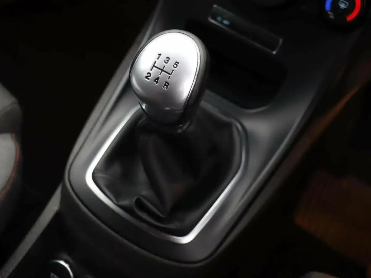 2017-ford-fiesta-10t-st-line-100ps-5d-big-35