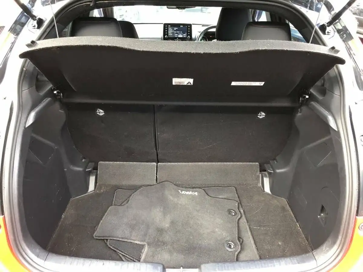 2021-toyota-yaris-15-vvt-i-launch-edition-big-10