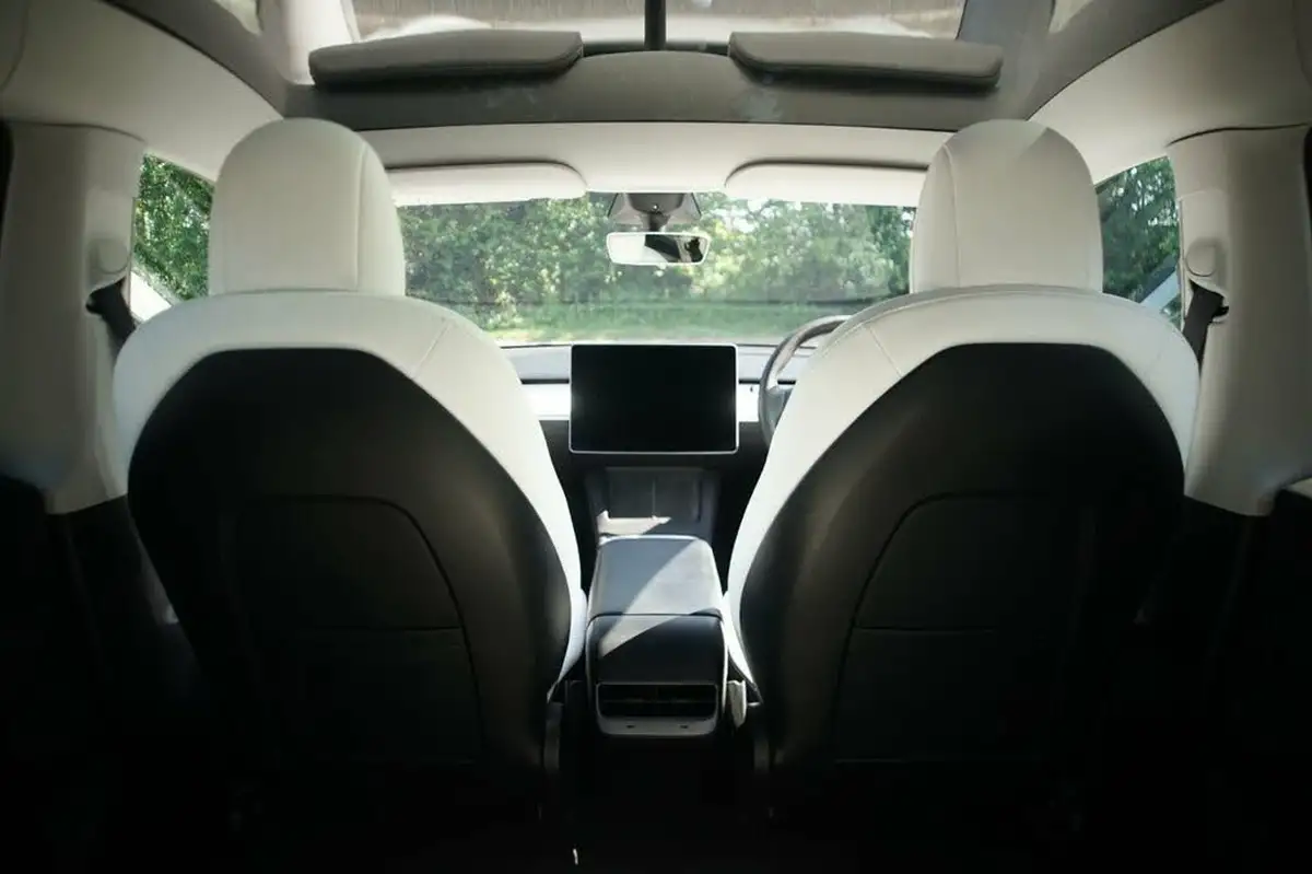 2022-tesla-model-y-e-long-range-big-14