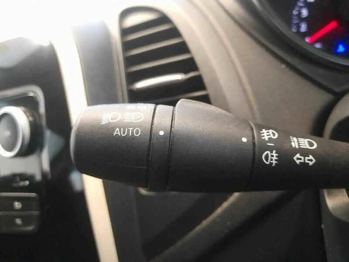 2019-renault-captur-09-tce-play-big-15