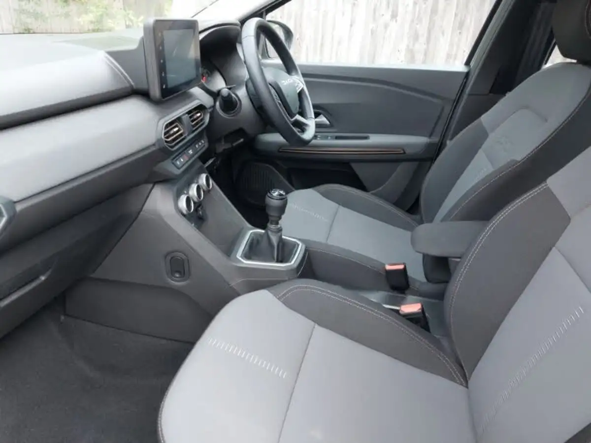 2024-dacia-sandero-stepway-10-tce-extreme-90bhp-big-4