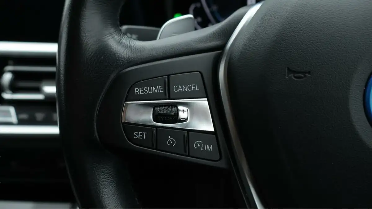 2022-bmw-3-series-20-330e-se-pro-touring-5d-big-23
