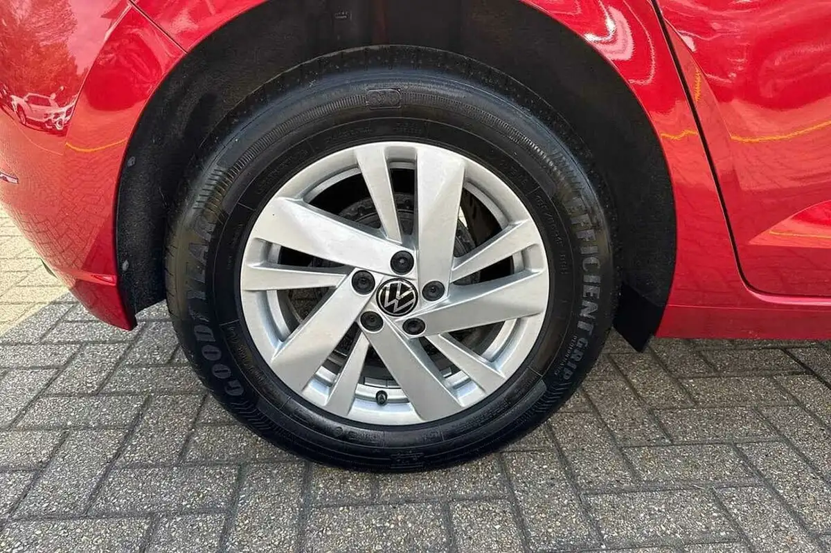 2022-volkswagen-polo-10-life-big-4