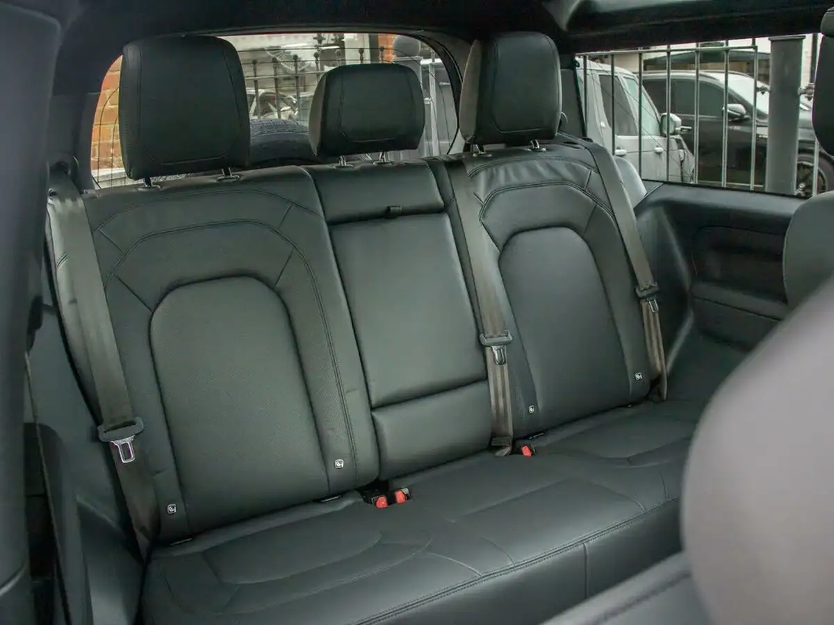 2022-land-rover-90-defender-50-p525-v8-big-16