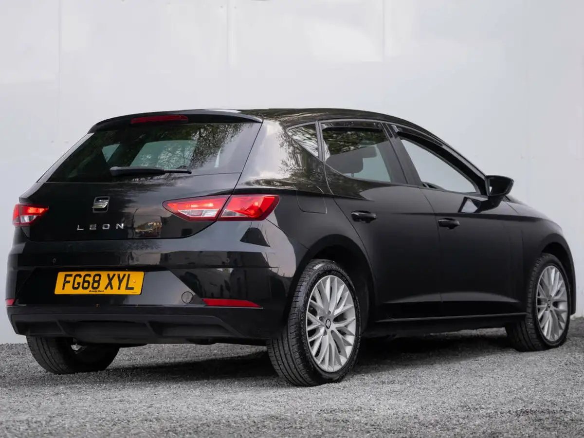 2018-seat-leon-10-tsi-se-dynamic-hatchback-big-1