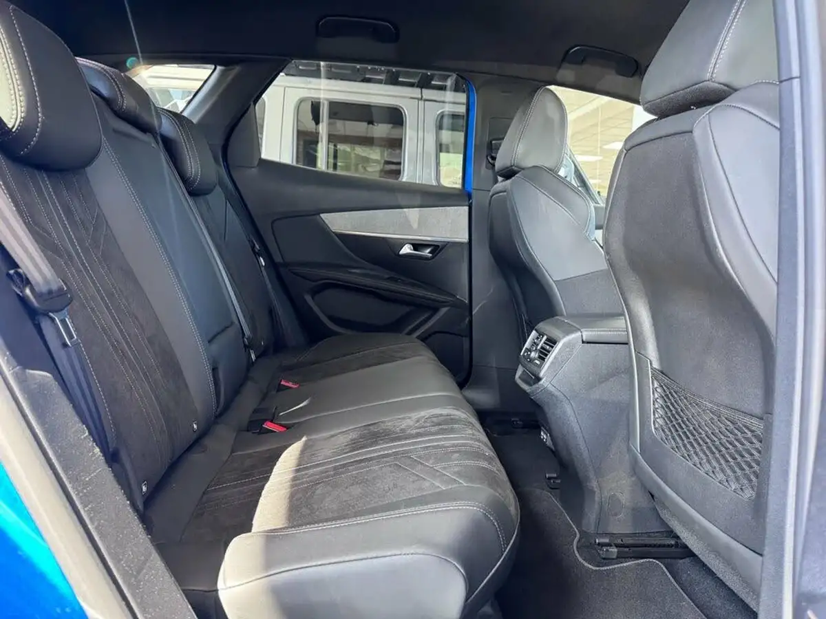 2021-peugeot-3008-suv-12-puretech-gt-big-17