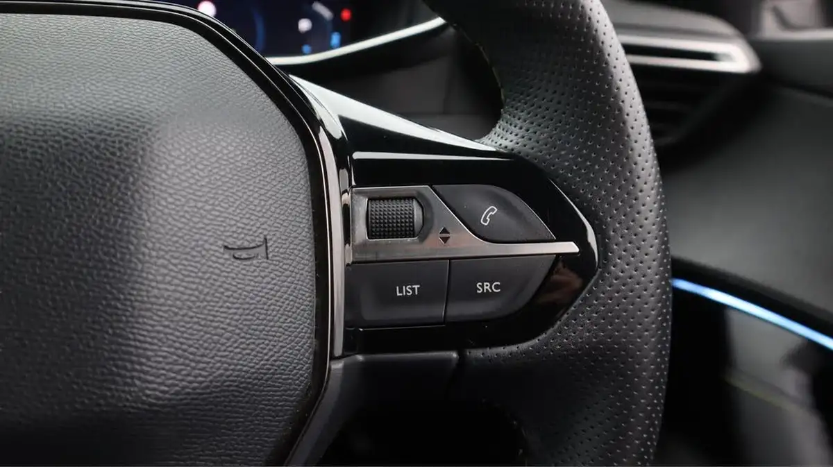 2023-peugeot-2008-suv-e-gt-136bhp-50kwh-station-wagon-big-25