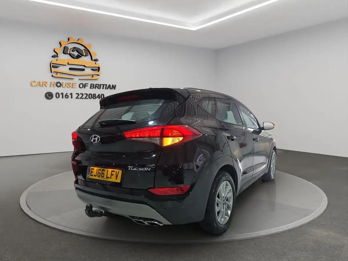 2016-hyundai-tucson-20crdi-blue-drive-se-nav-big-5