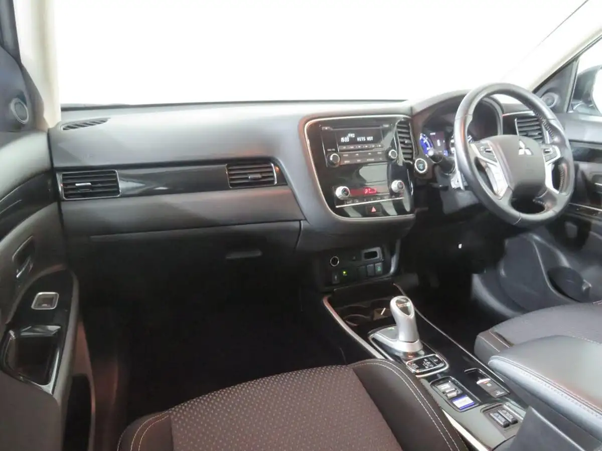 2021-mitsubishi-outlander-24-verve-phev-big-1