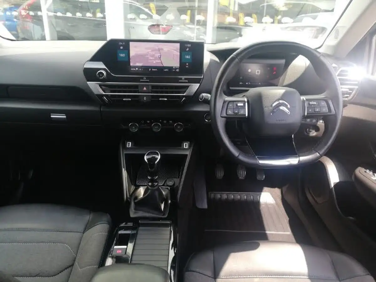 2022-citroen-c4-12-puretech-shine-130ps-big-2