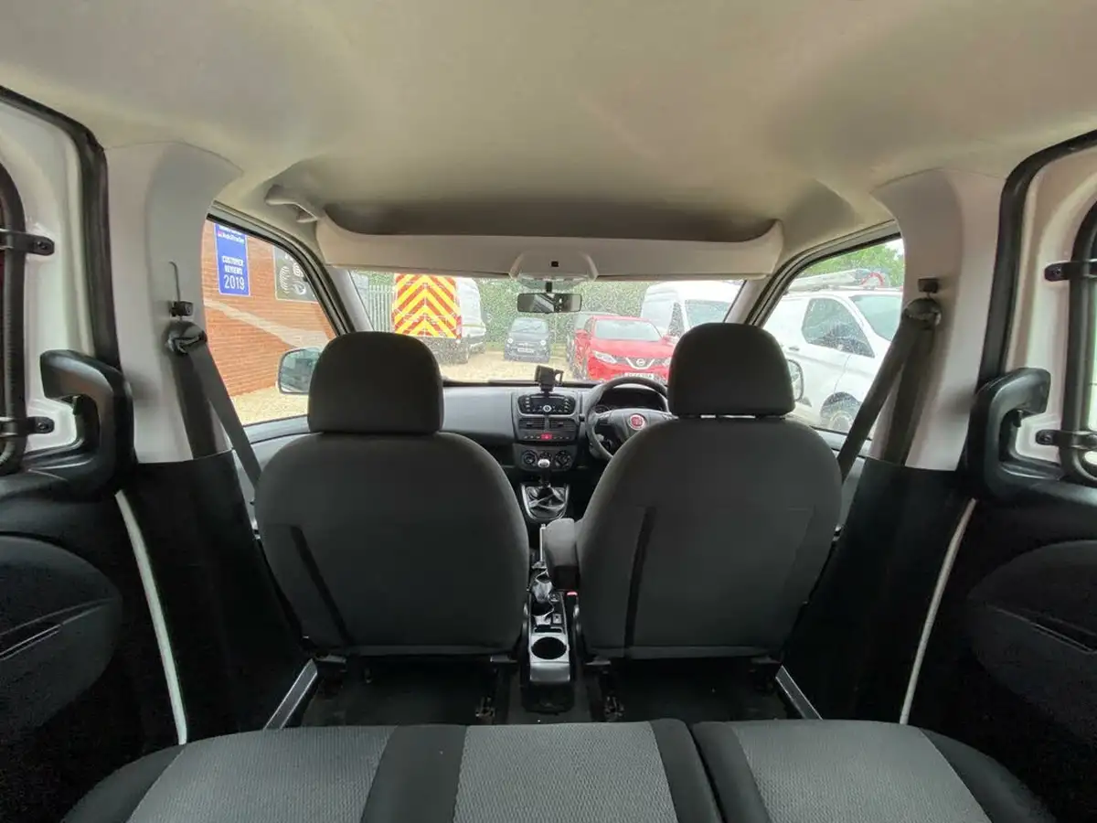 2020-fiat-doblo-cargo-13td-l1h1-tecnico-passenger-big-14