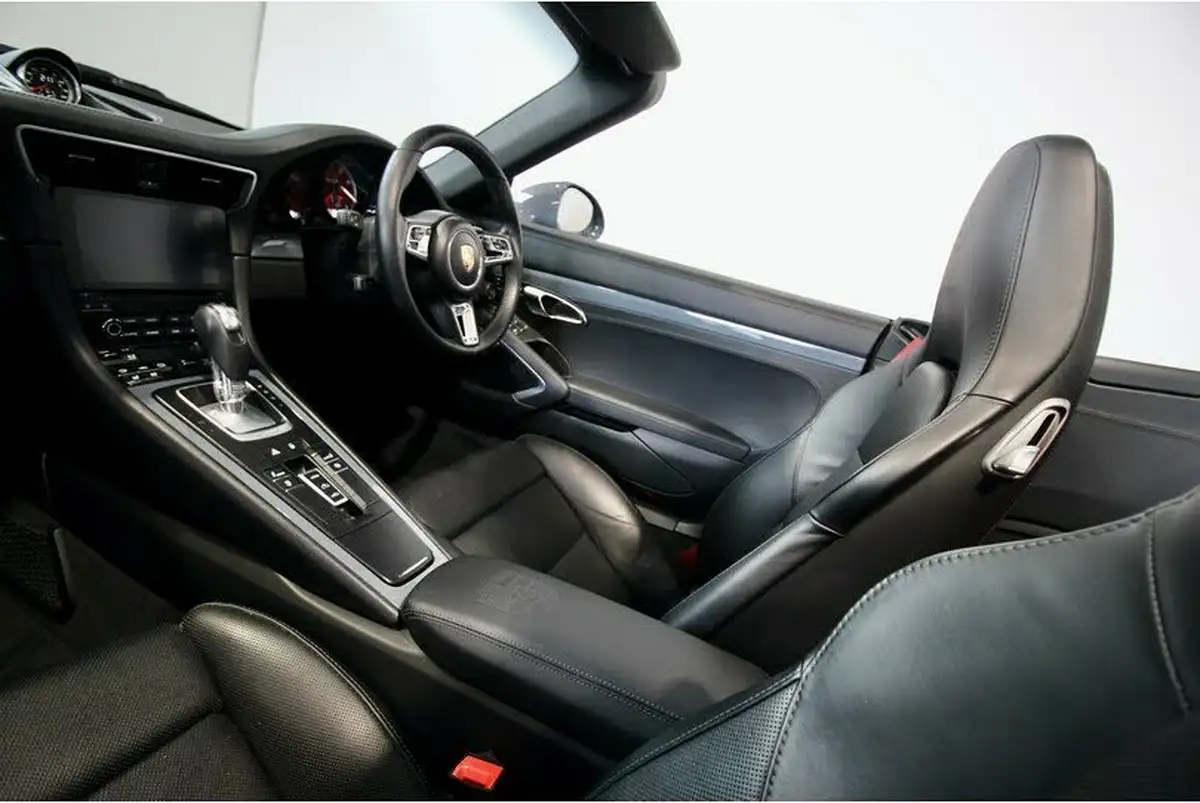 2016-porsche-911-38-turbo-s-cabriolet-big-27
