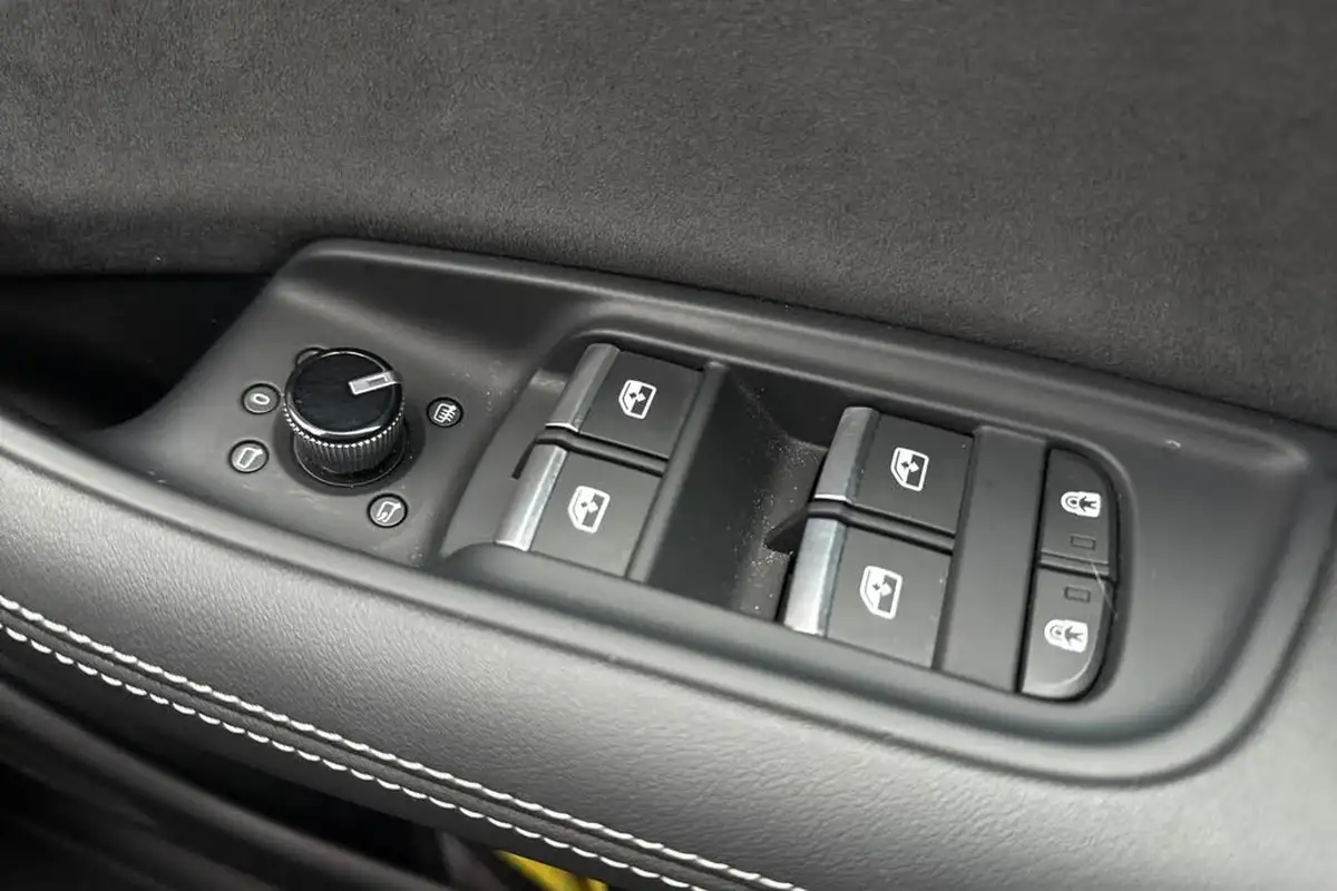 2024-audi-q8-30-55-tfsi-launch-edition-big-40
