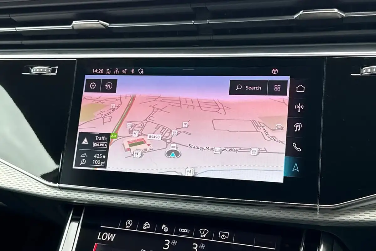 2024-audi-q8-30-55-tfsi-launch-edition-big-16