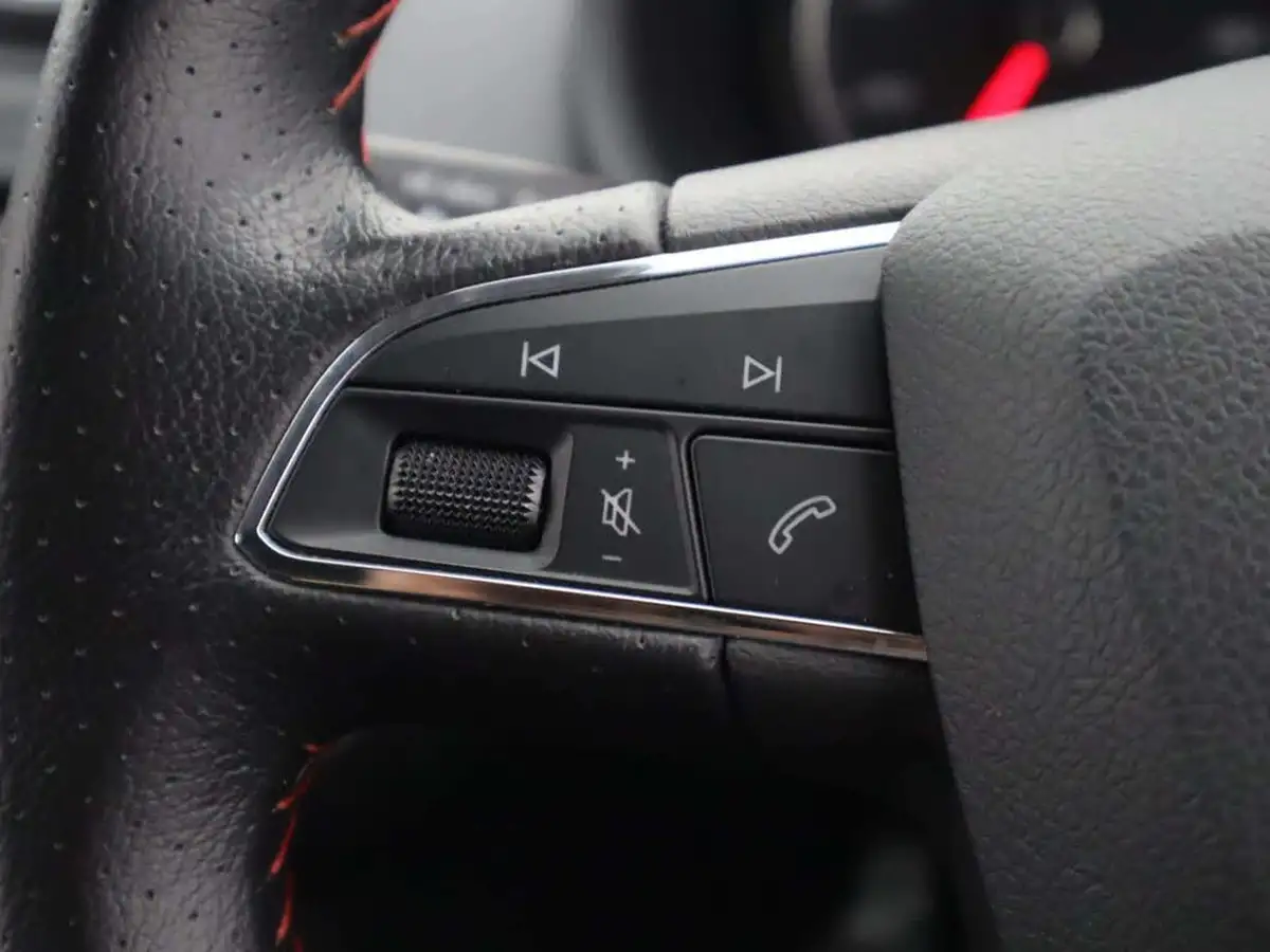 2017-seat-ibiza-14-ecotsi-fr-technology-hatchback-5d-big-32