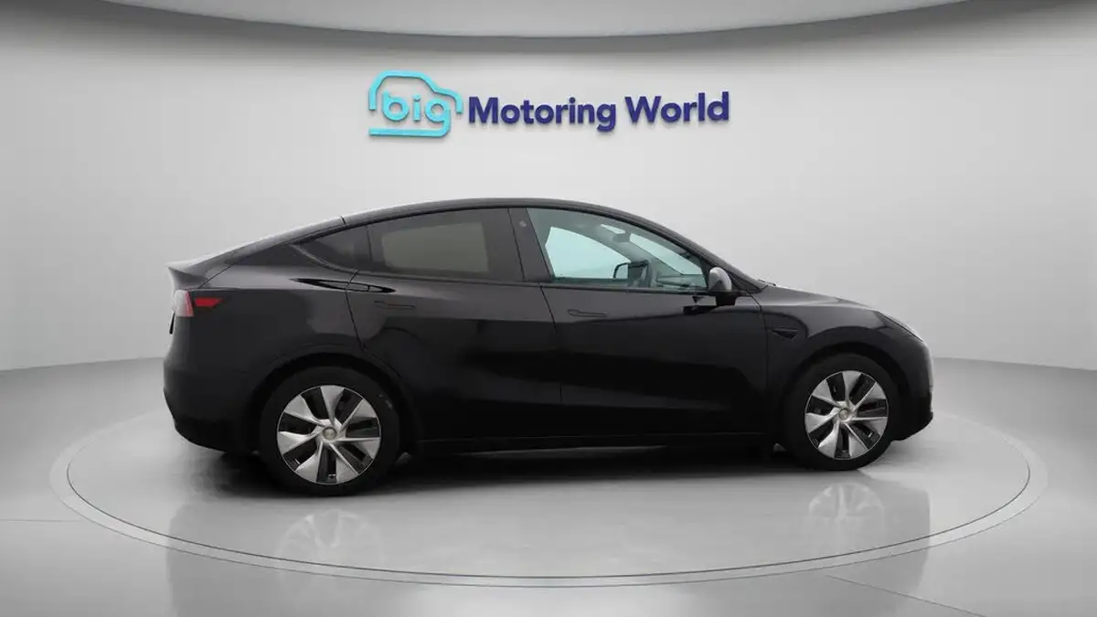 2022-tesla-model-y-e-rwd-big-8