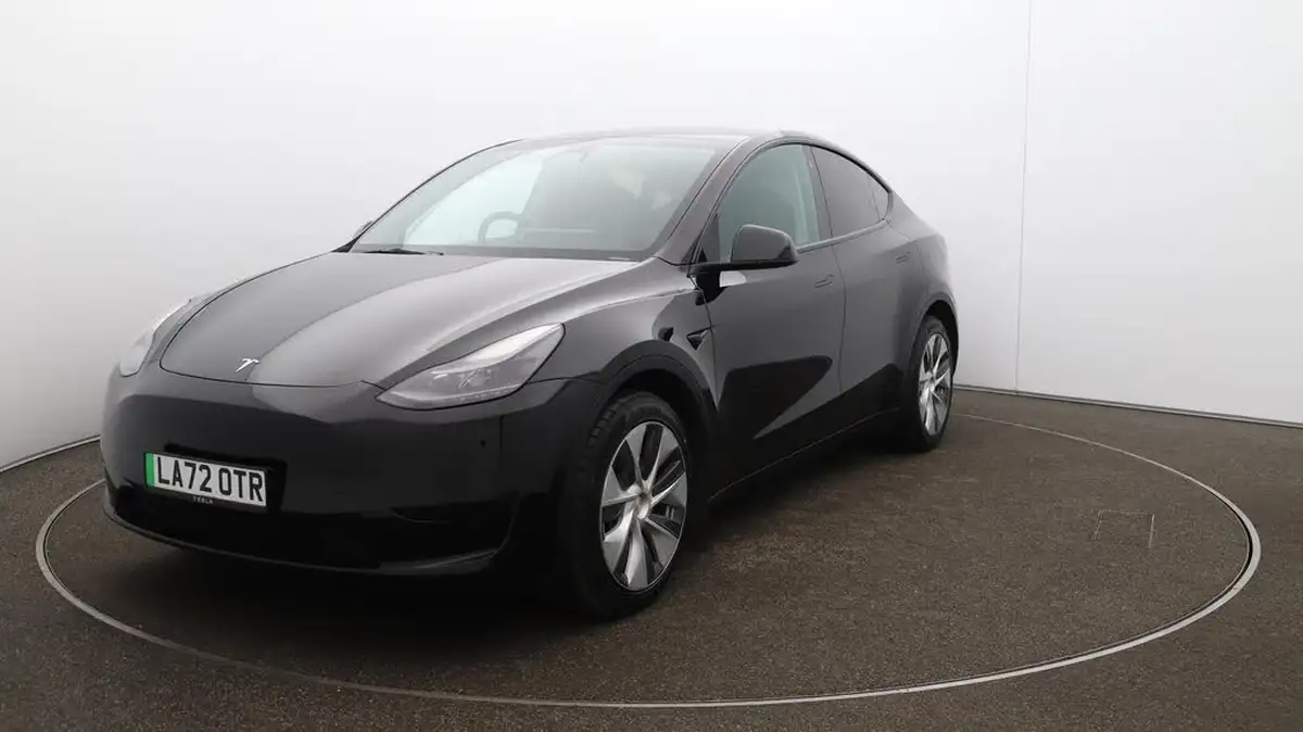 2022-tesla-model-y-e-rwd-big-36