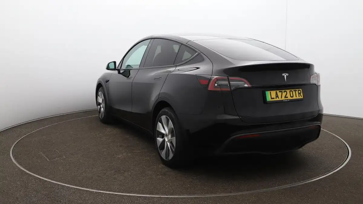 2022-tesla-model-y-e-rwd-big-60