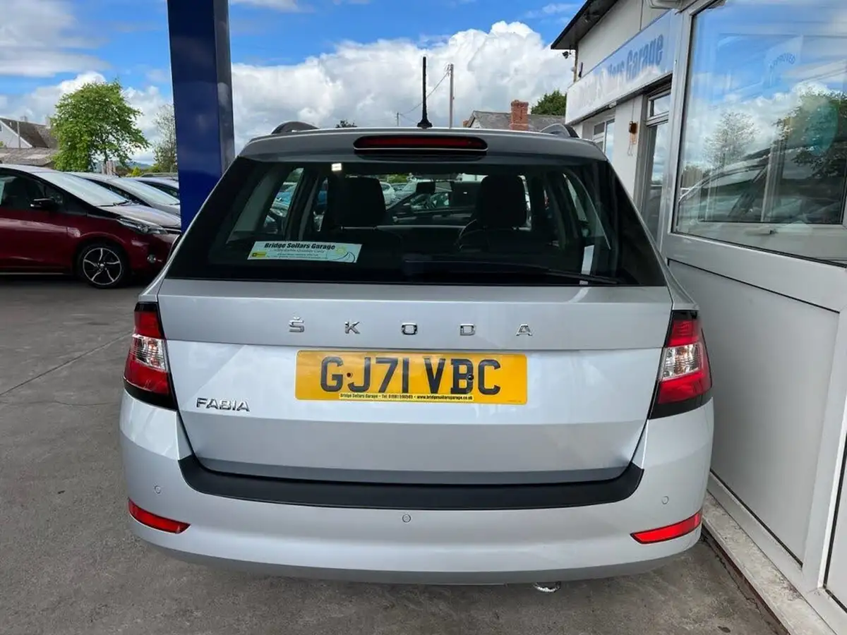 2021-skoda-fabia-10-tsi-se-95ps-estate-big-3