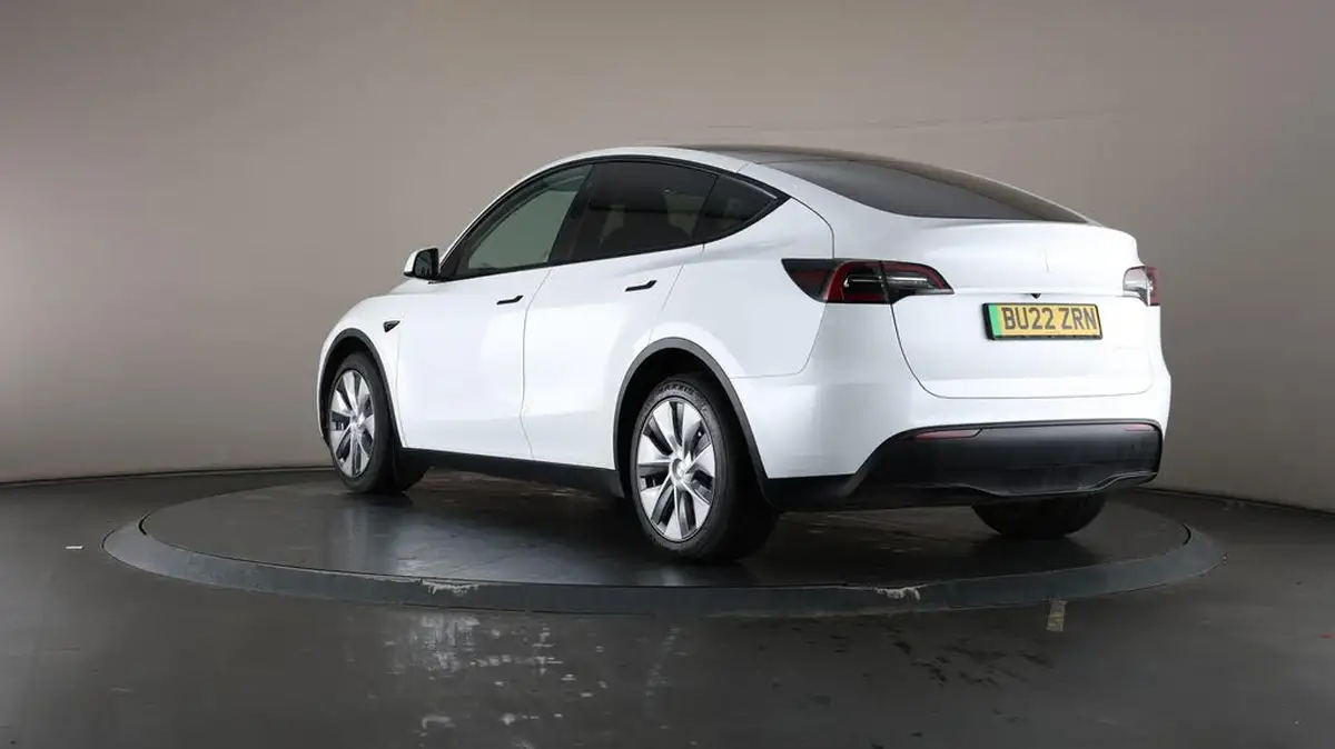 2022-tesla-model-y-e-long-range-big-73