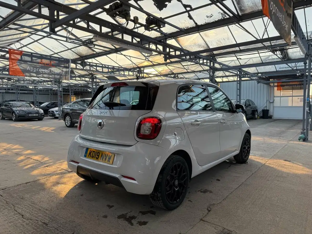 2019-smart-forfour-10-urban-shadow-edition-big-5