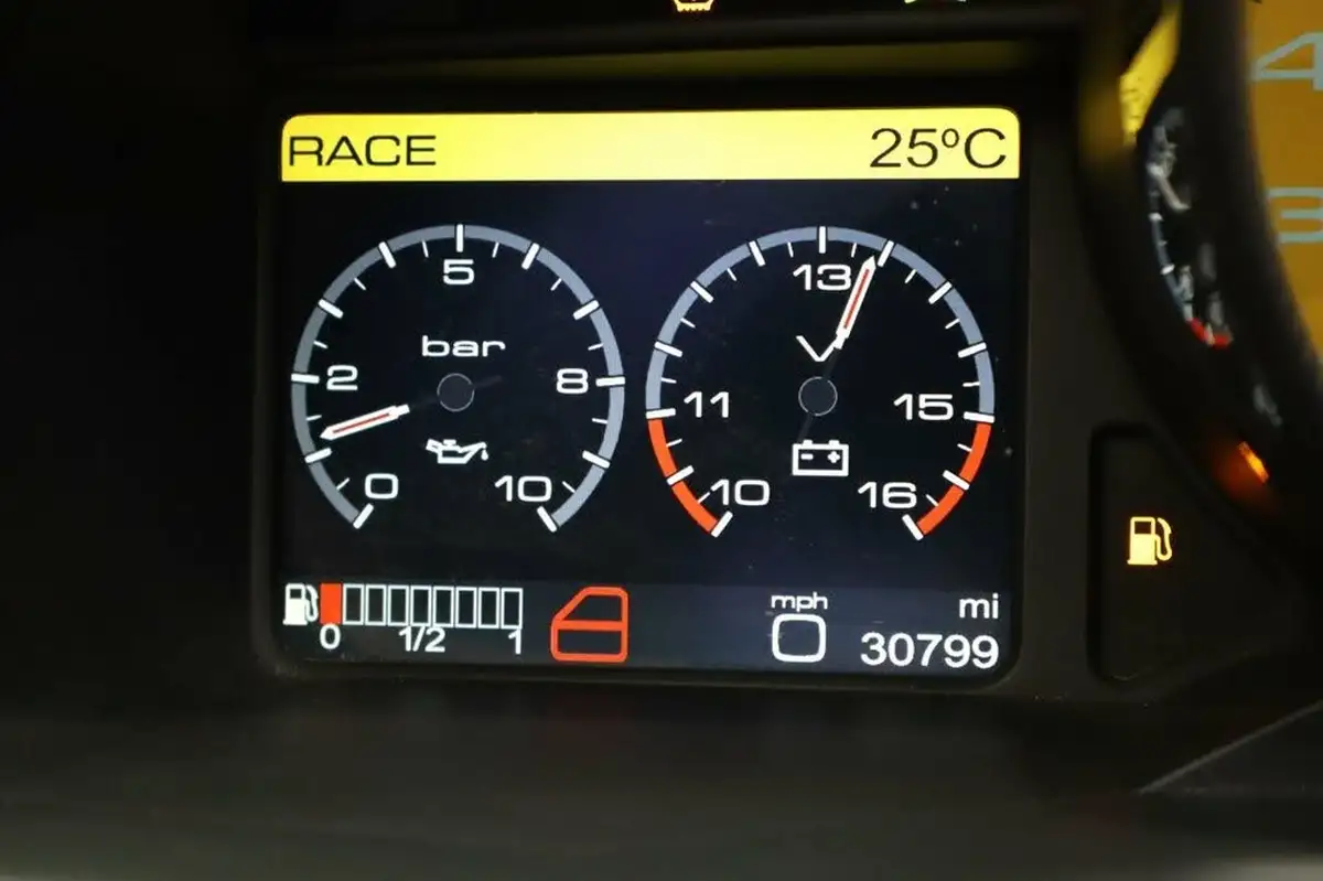 2012-ferrari-458-45-spider-big-35