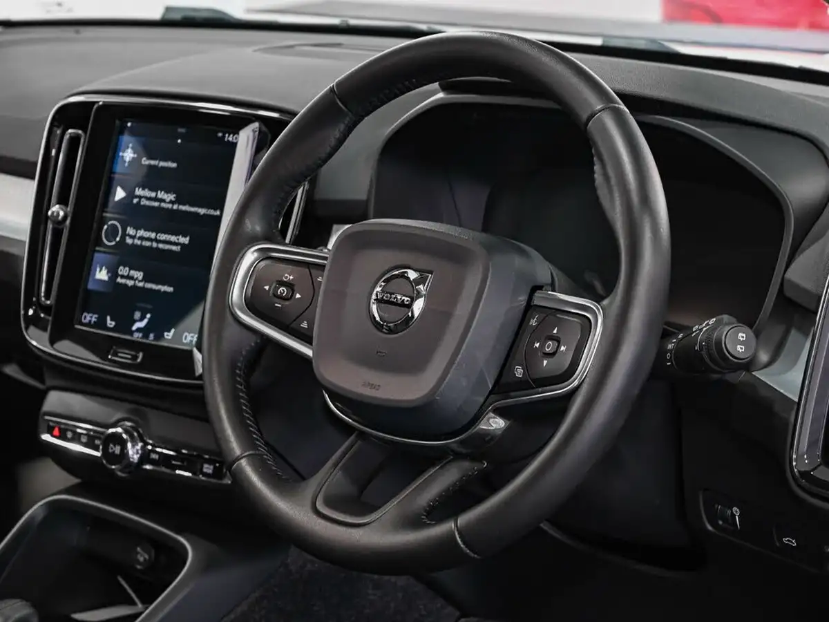 2019-volvo-xc40-20td-d3-momentum-pro-awd-geartronic-big-6
