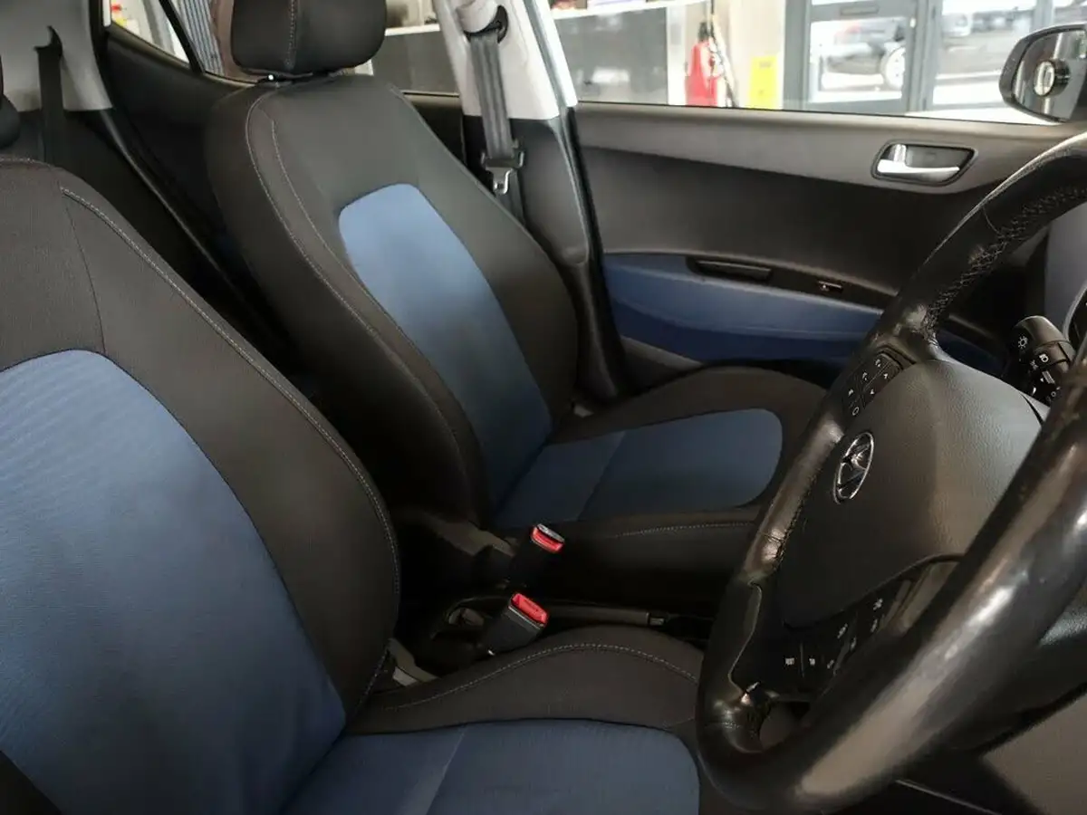 2015-hyundai-i10-12-premium-se-big-16
