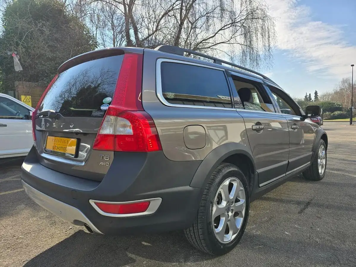 2011-volvo-xc70-30-t6-se-big-7