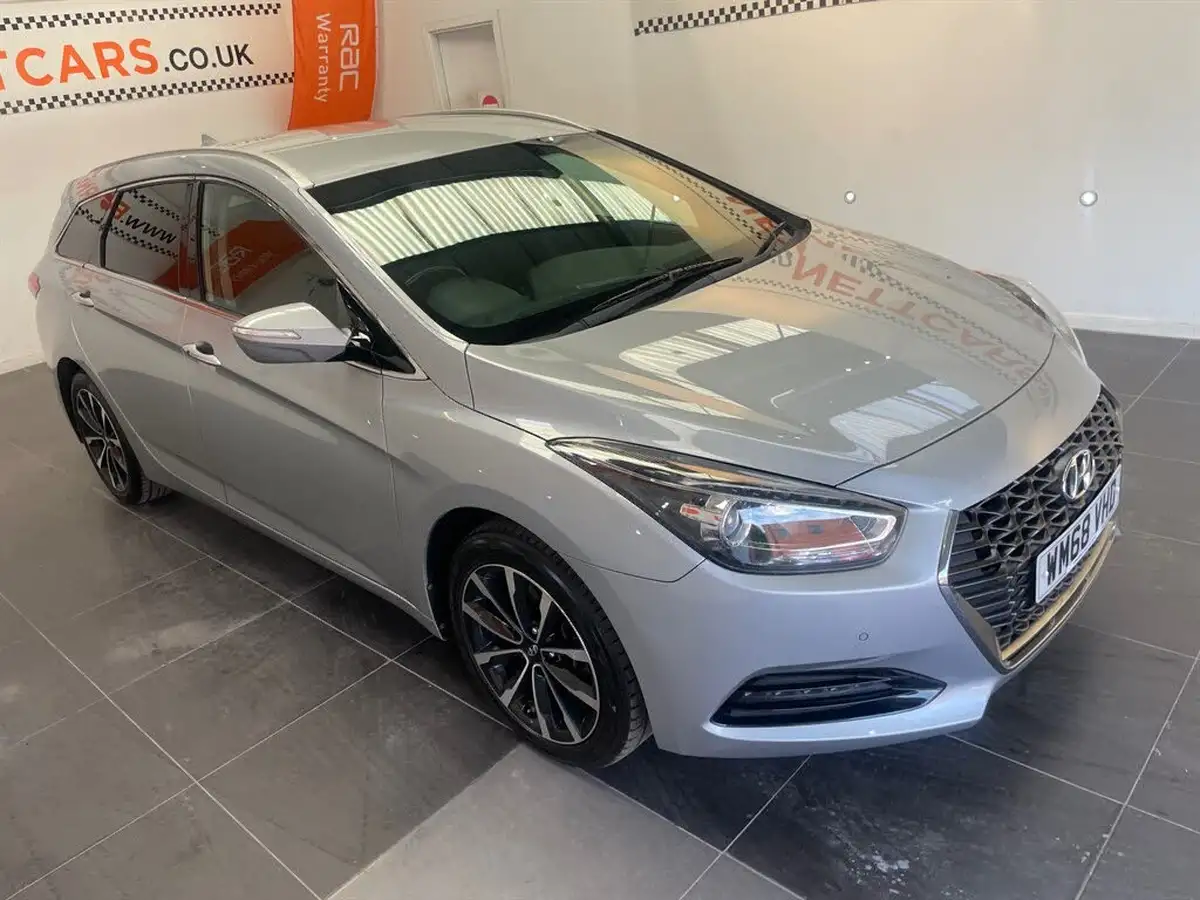 2019-hyundai-i40-16crdi-se-nav-115ps-tourer-5d-big-18